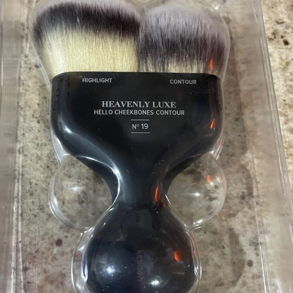 IT Cosmetics Hello Cheekbones Bronzer Highlighter Duo & Brush